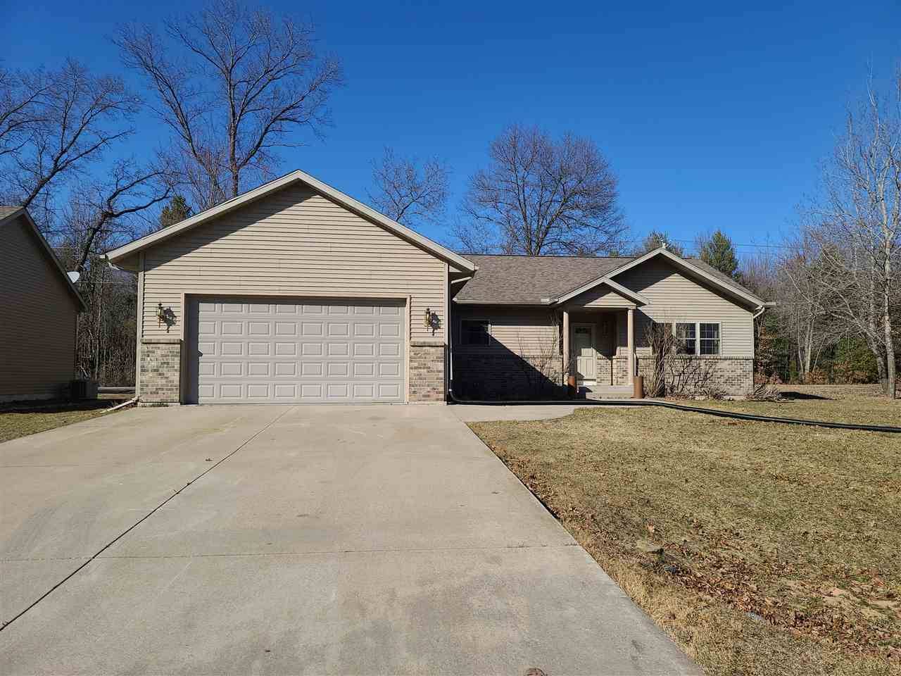 391 Oakbrook Dr, Wisconsin Dells, WI 53965
