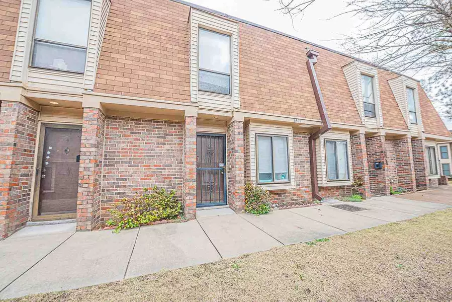 6582 S POPLAR WOODS CIR #3, Germantown, TN 38138