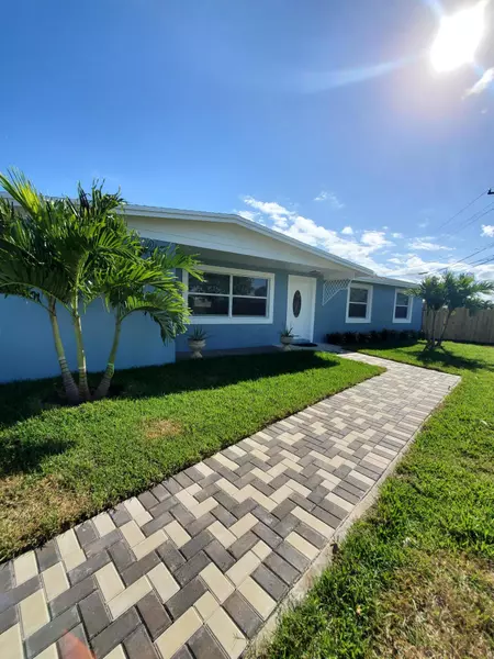 1370 Barrington DR, West Palm Beach, FL 33406