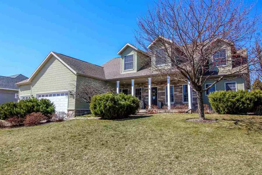 312 Oriole Ln, Cambridge, WI 53523-9295