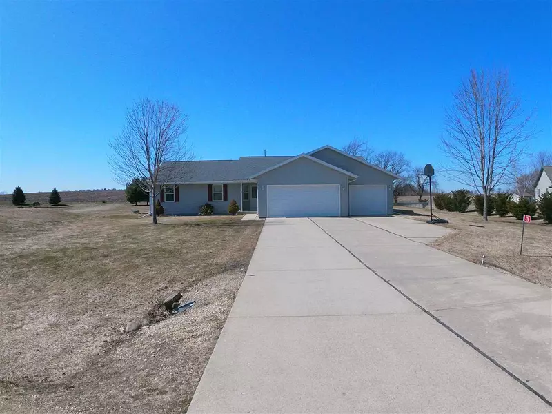 7716 S Virginia Dr, Clinton, WI 53525