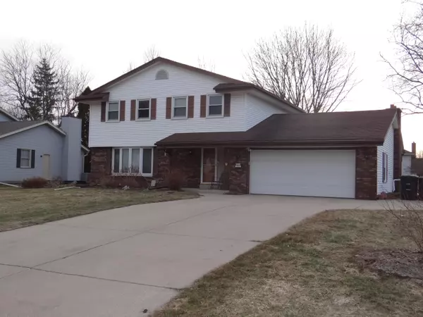 Pewaukee, WI 53186,W224N2621 Springwood Ln