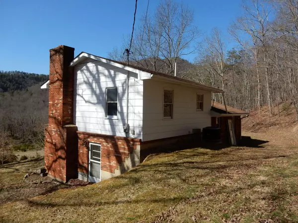 Warm Springs, VA 24484,3825 MOUNTAIN VALLEY RD