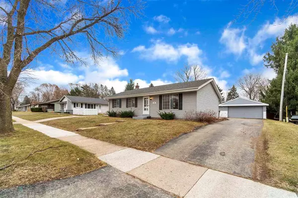 Waukesha, WI 53189,837 Mulberry Ln