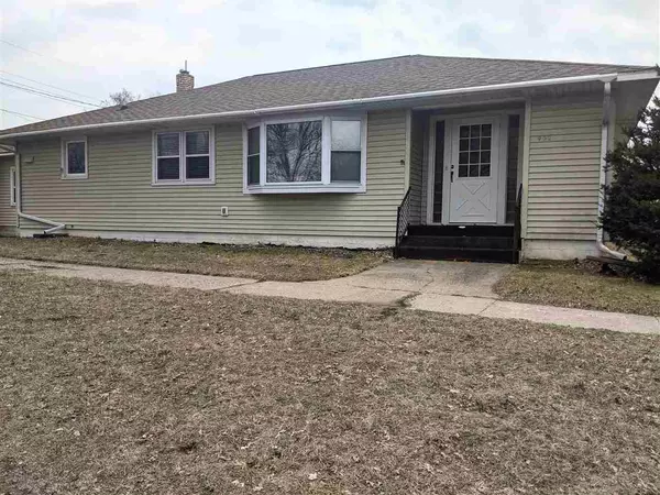 902 E Broadway St, Prairie Du Chien, WI 53821