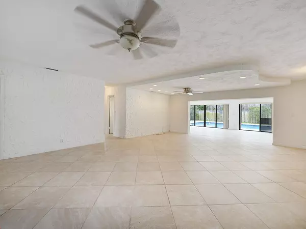 Palm Beach Gardens, FL 33410,9801 N Buttercup CIR