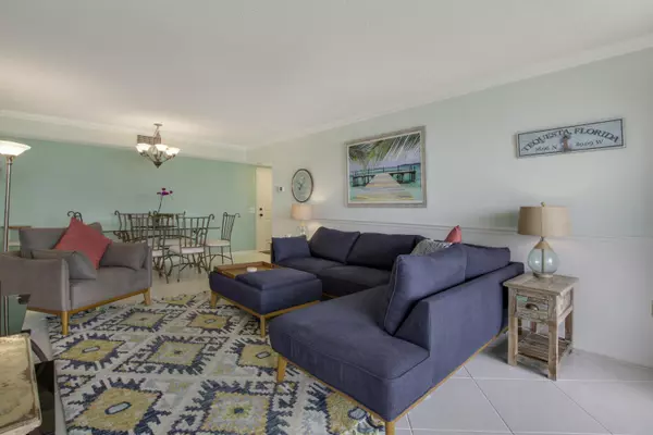 Tequesta, FL 33469,225 Beach RD 504