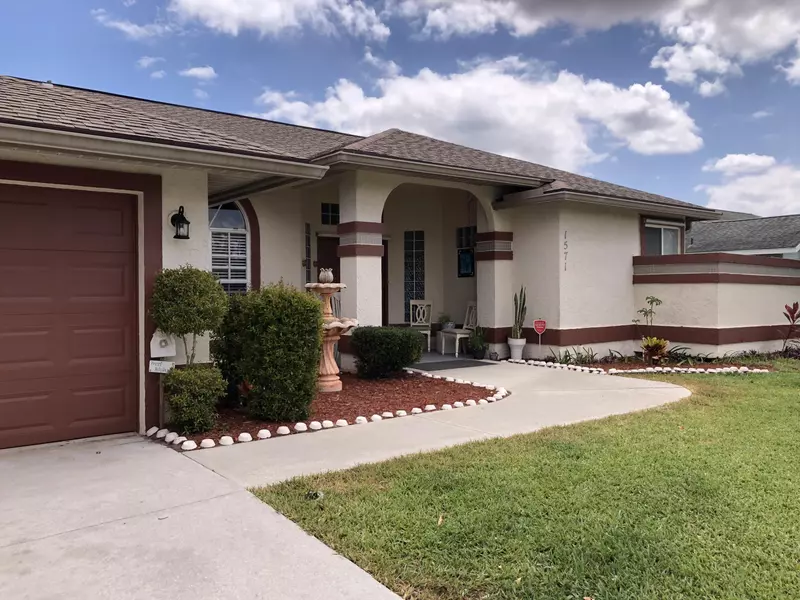 1571 SE Airoso BLVD, Port Saint Lucie, FL 34983