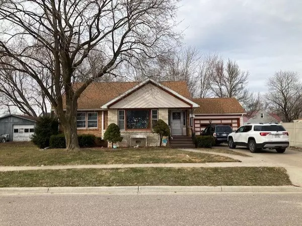 416 Charles St, Reedsburg, WI 53959