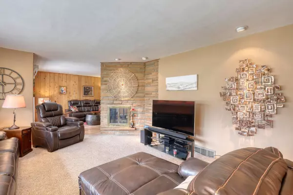 Pewaukee, WI 53186,W225N363 Lexington Dr