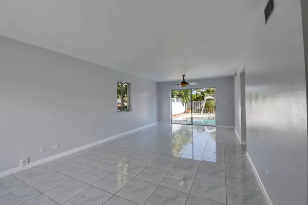 Boca Raton, FL 33496,9967 Moss Pond DR