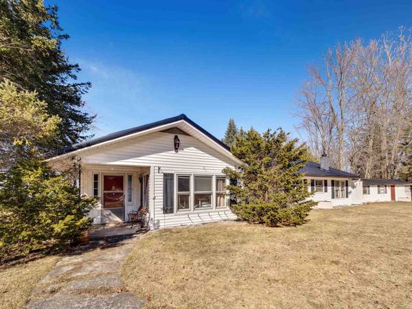 138 North Shore RD, Isle La Motte, VT 05463