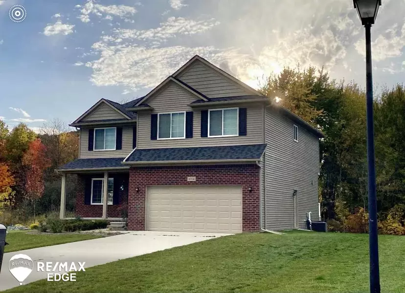 8314 Peninsula Cir, Grand Blanc, MI 48439