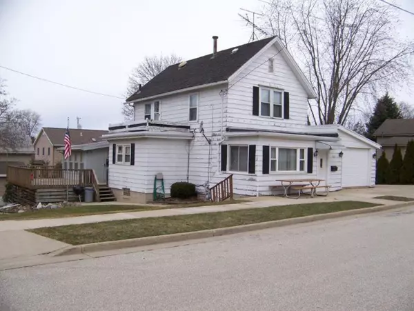 319 Butler St, Random Lake, WI 53075