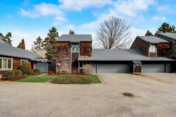 Wind Point, WI 53402,87 Woodfield Ct