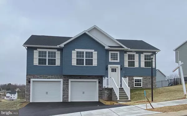 52 HUNTMASTER DR, Hanover, PA 17331