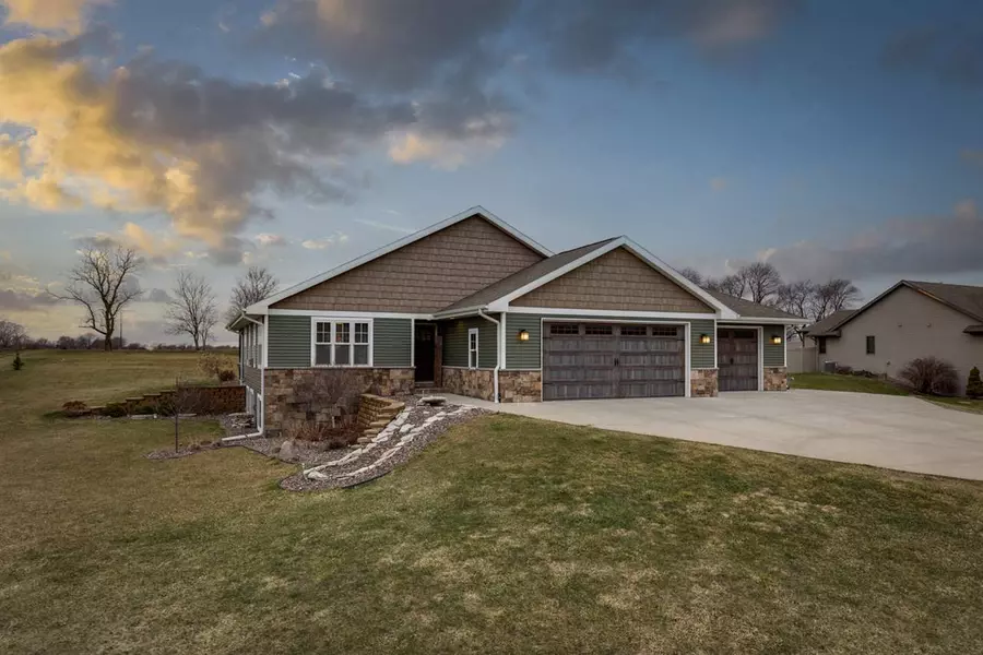 3723 N Harvest View Dr, Janesville, WI 53548