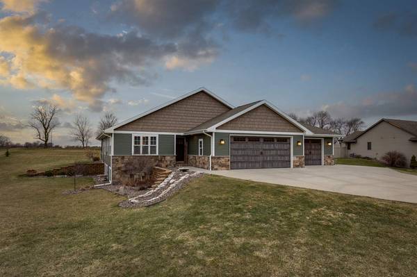 3723 N Harvest View Dr,  Janesville,  WI 53548