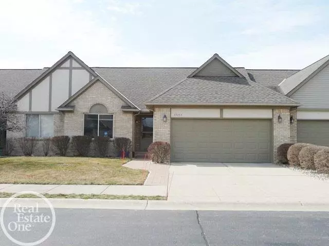 37755 Pebble Pointe Ct., Clinton Township, MI 48038