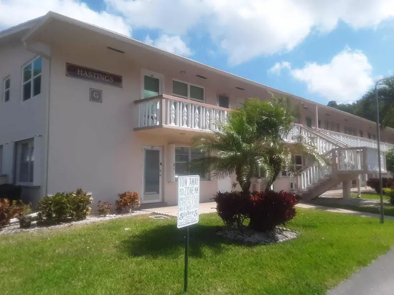 101 Hastings G, West Palm Beach, FL 33417