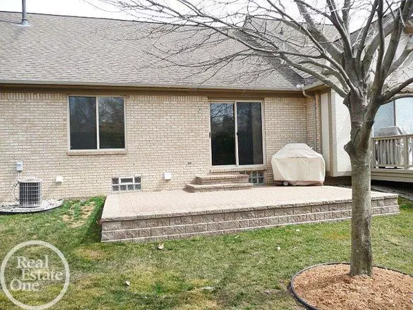 Clinton Township, MI 48038,37755 Pebble Pointe Ct.