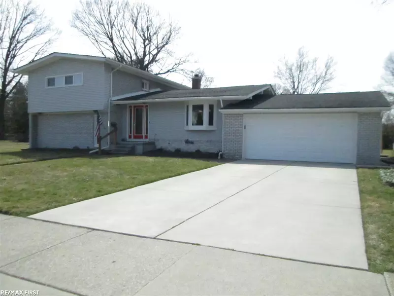 22100 Shady Lane, Saint Clair Shores, MI 48080