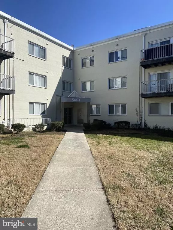 5601 PARKER HOUSE TER #415, Hyattsville, MD 20782