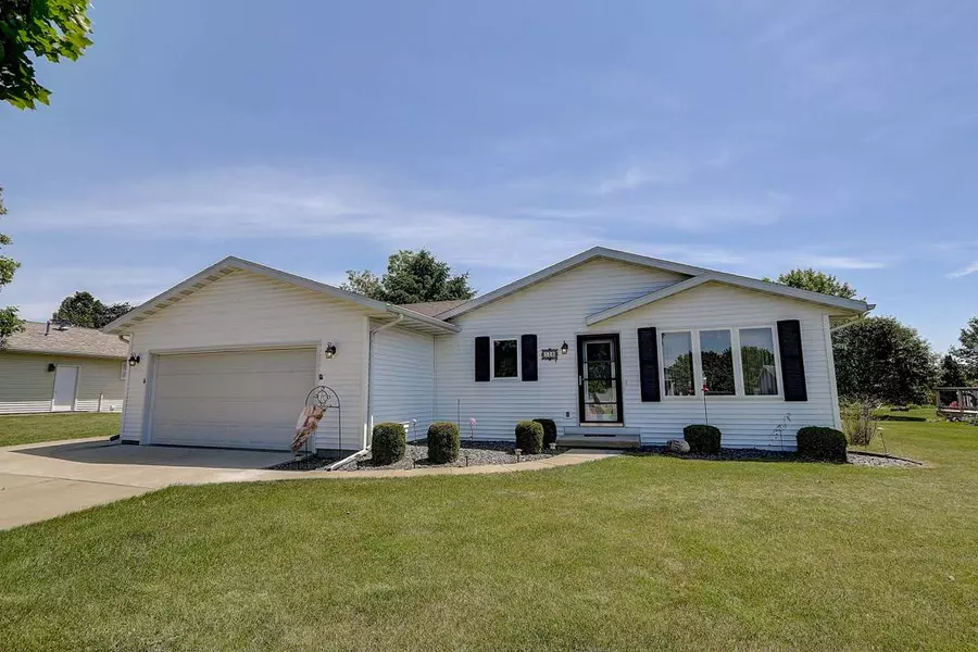 128 Hancock Ln, Evansville, WI 53536