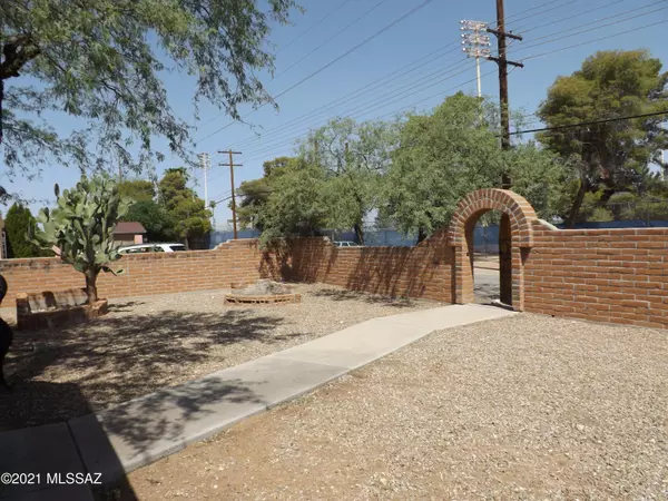 Tucson, AZ 85719,2320 E Winsett Street