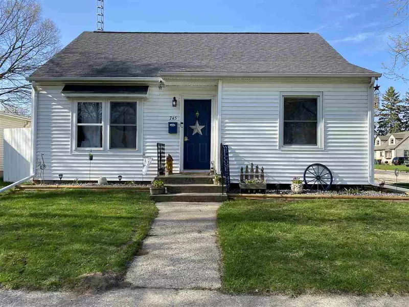 745 Seymour St, Reedsburg, WI 53959