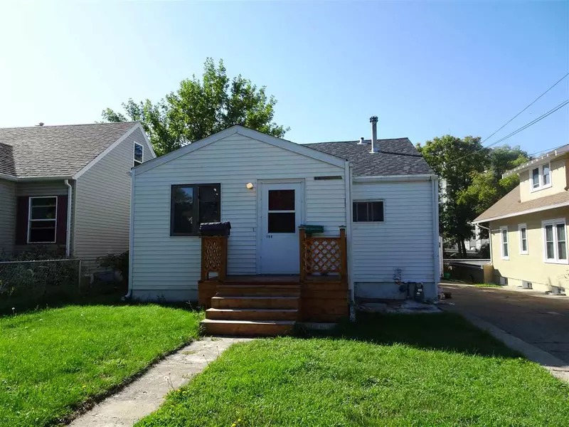 106 SE 9th Ave, Minot, ND 58701