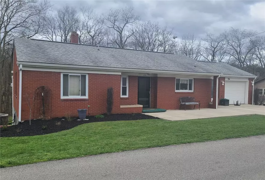 218 Oglevee Ln, Connellsville, PA 15425