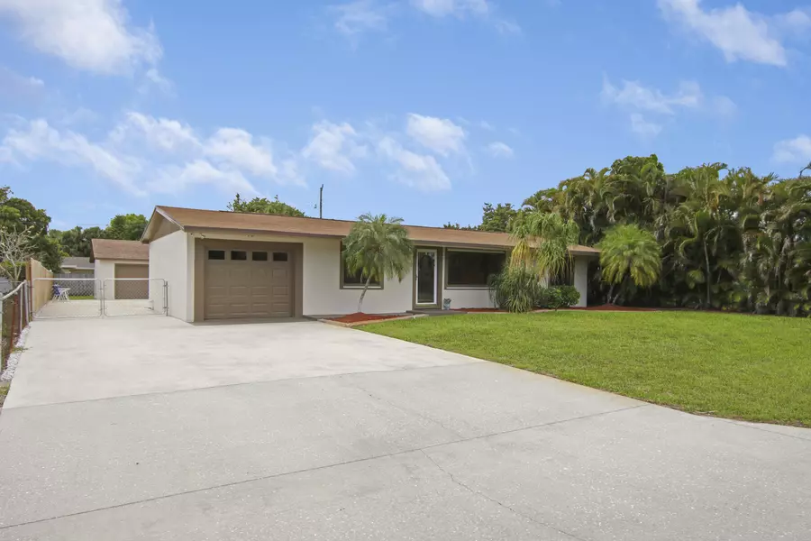 9243 Sun CT, Lake Park, FL 33403