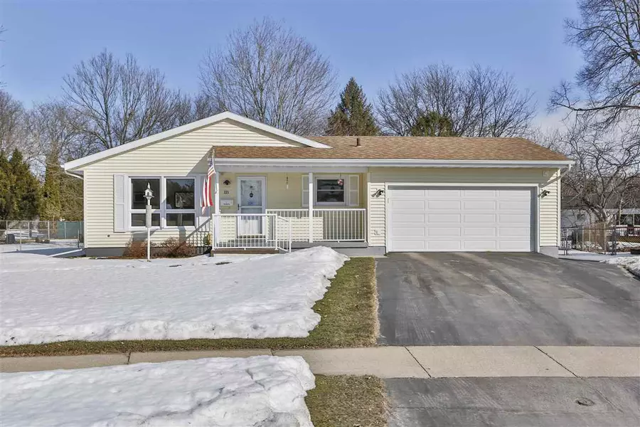 721 Topaz Ln, Madison, WI 53714