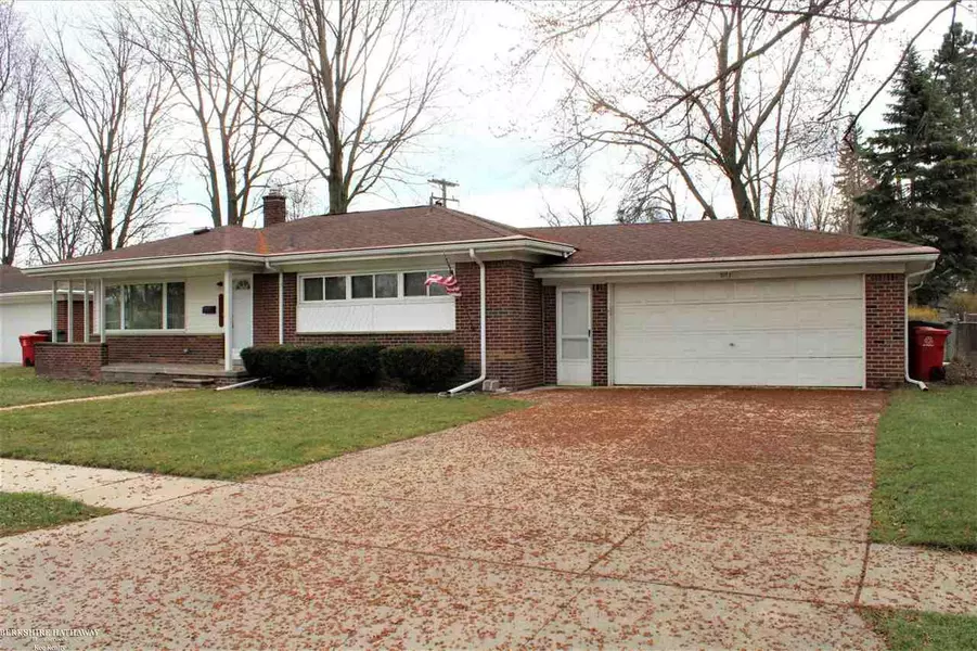 22214 Thomson St, Clinton Township, MI 48035