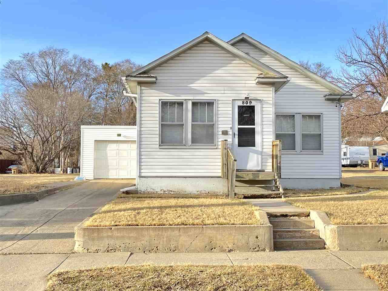 809 8TH AVE NE, Minot, ND 58703