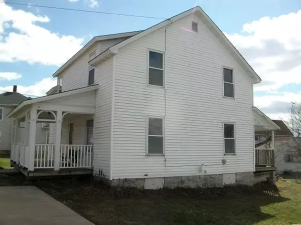 Lancaster, WI 53813,517 S Madison St