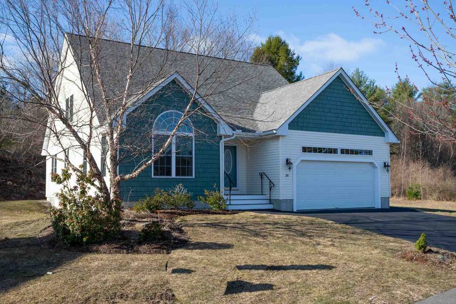 38 Autumn LN, East Kingston, NH 03827