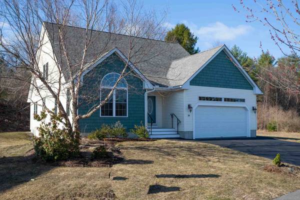 38 Autumn LN,  East Kingston,  NH 03827