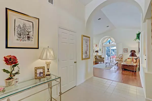 Palm Beach Gardens, FL 33418,400 Woodview CIR