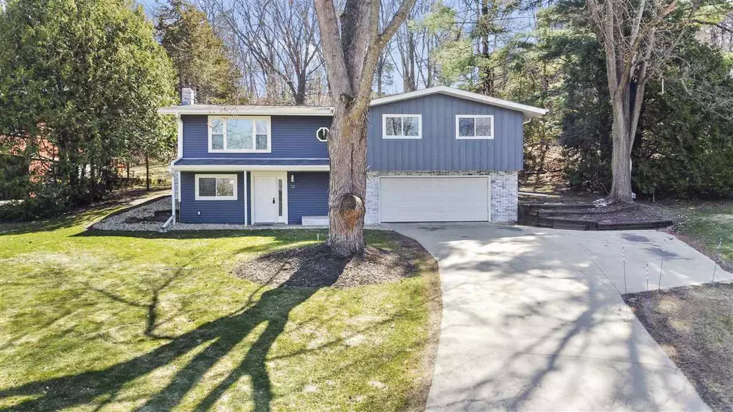 32 Appleby Cir, Mazomanie, WI 53560