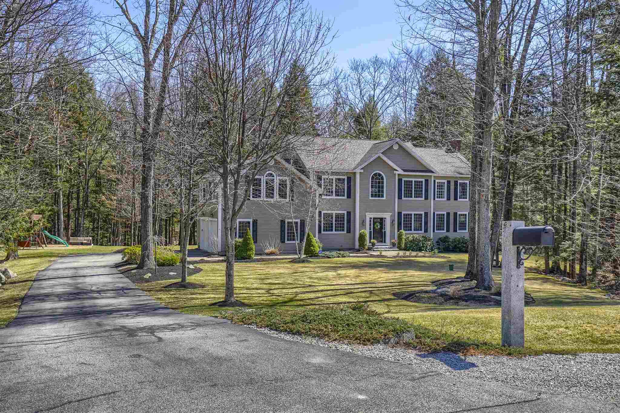 9 Greenleaf CIR, Brentwood, NH 03833