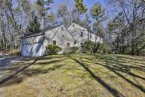 16 Greenbriar LN, Amherst, NH 03031