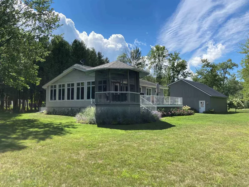 1028 Holiday Point RD, North Hero, VT 05474