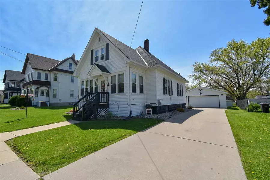 1117 E South St, Stoughton, WI 53589