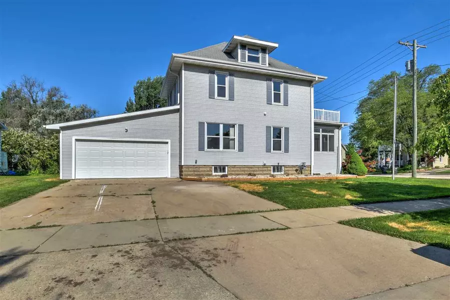 625 E Main St, Stoughton, WI 53589