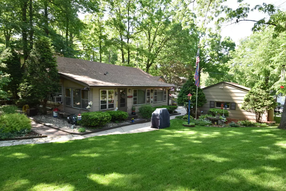 Twin Lakes, WI 53181,563 Oakwood Trl