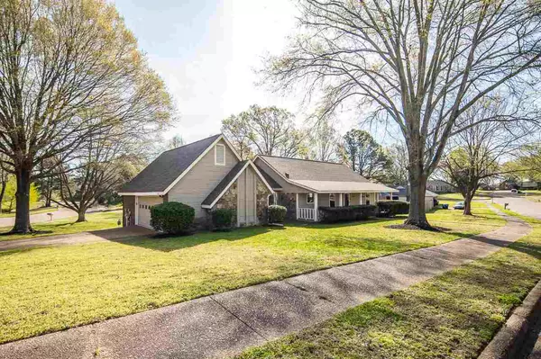 Lakeland, TN 38002,3244 CREEKWOOD LN