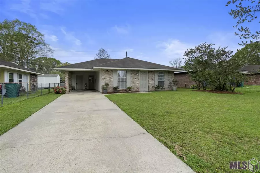 8724 FAIROAKS ST, Denham Springs, LA 70726