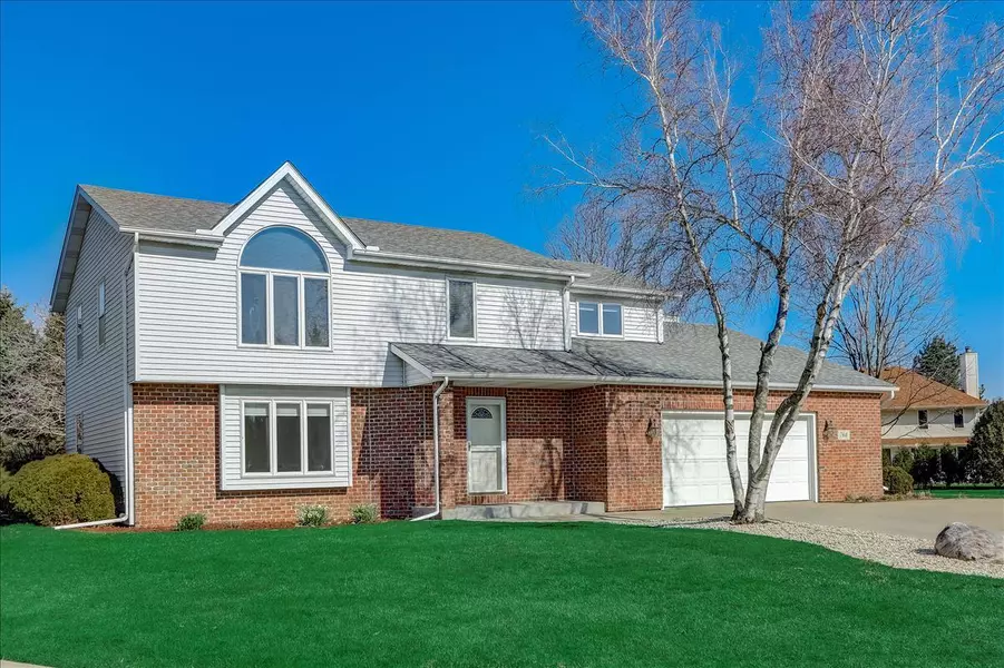 760 Marquette Ct, Hartland, WI 53029